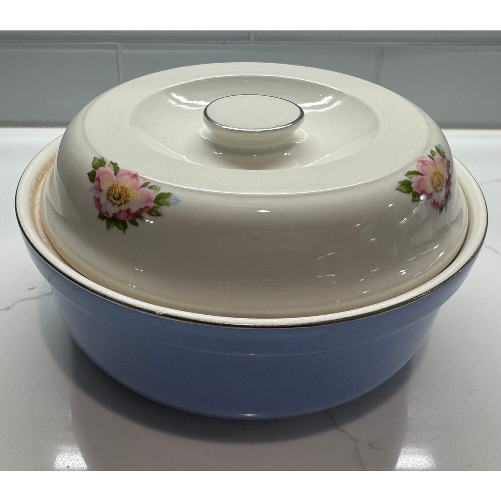 VINTAGE: Hall's Superior Quality Kitchenware, 2-Quart Covered Casserole Dish